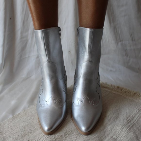 🆕The Jane// Silver Metallic western style boot - Picture 15 of 15